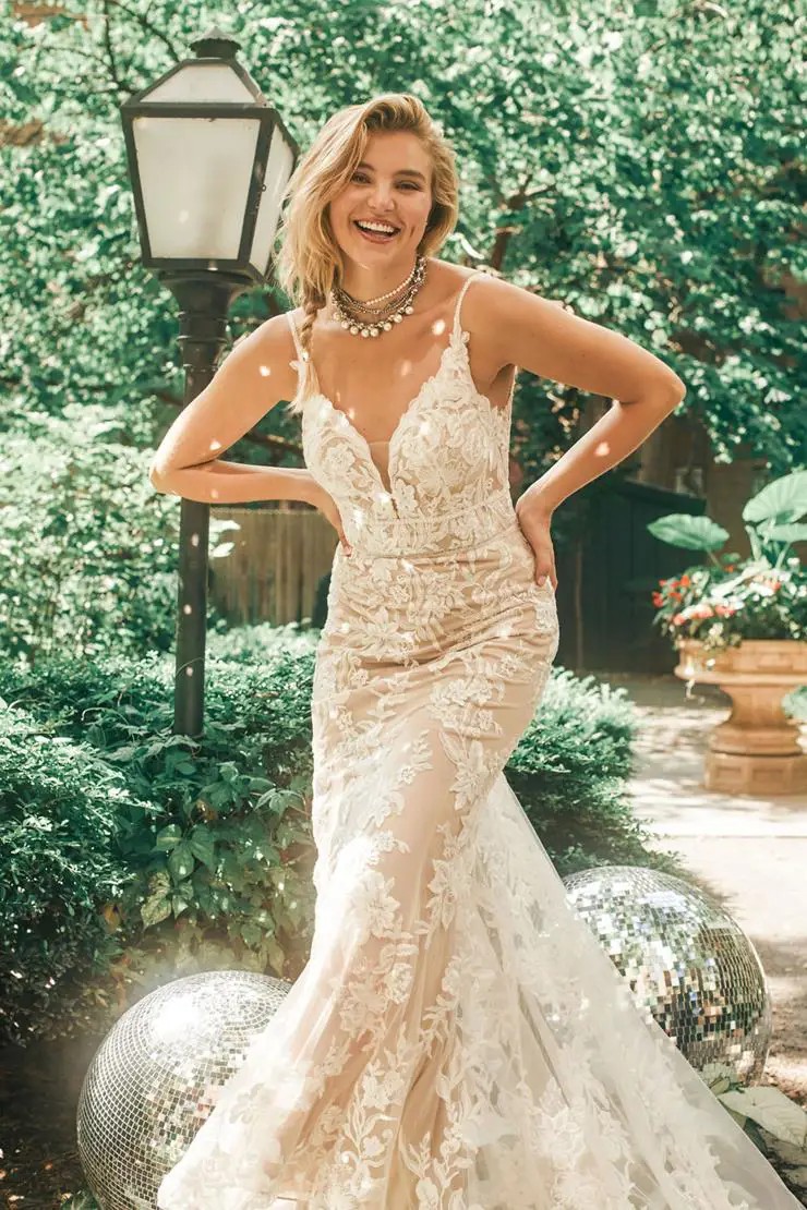 Perfectly Fit and Flare Gowns for Your Summer Wedding Image