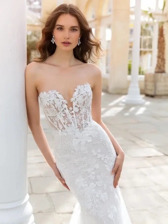 Enzoani Style No. Summer Was: €4170 | Now Only: €1250 #1 Sand/Ivory/Nude thumbnail