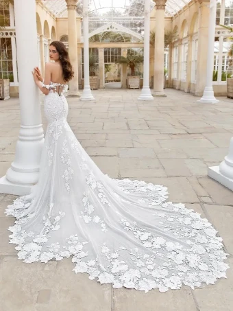 Enzoani Style No. Summer Was: €4170 | Now Only: €1250 #2 Sand/Ivory/Nude thumbnail
